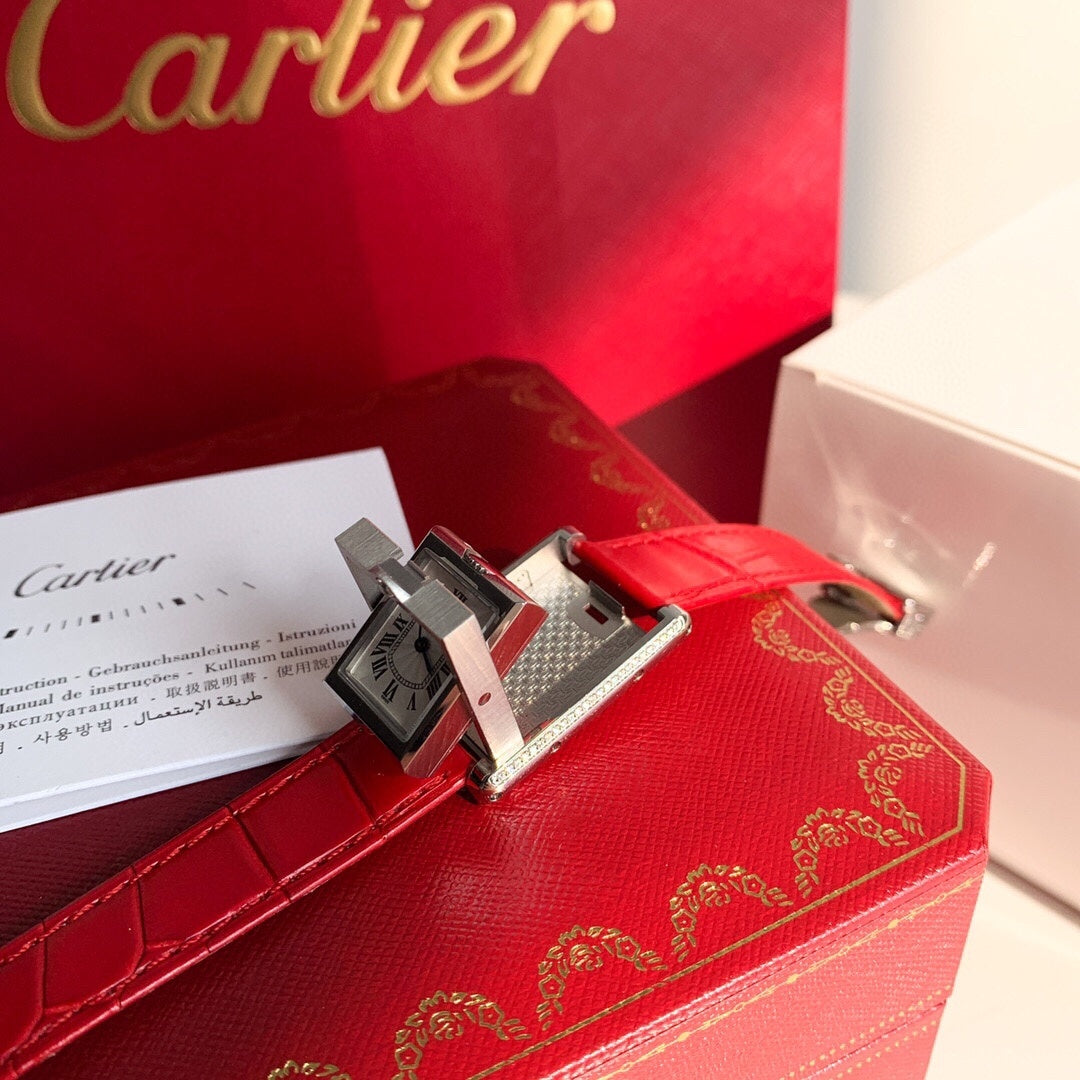 Cartier Tank Must 33.7 × 25.5 MM