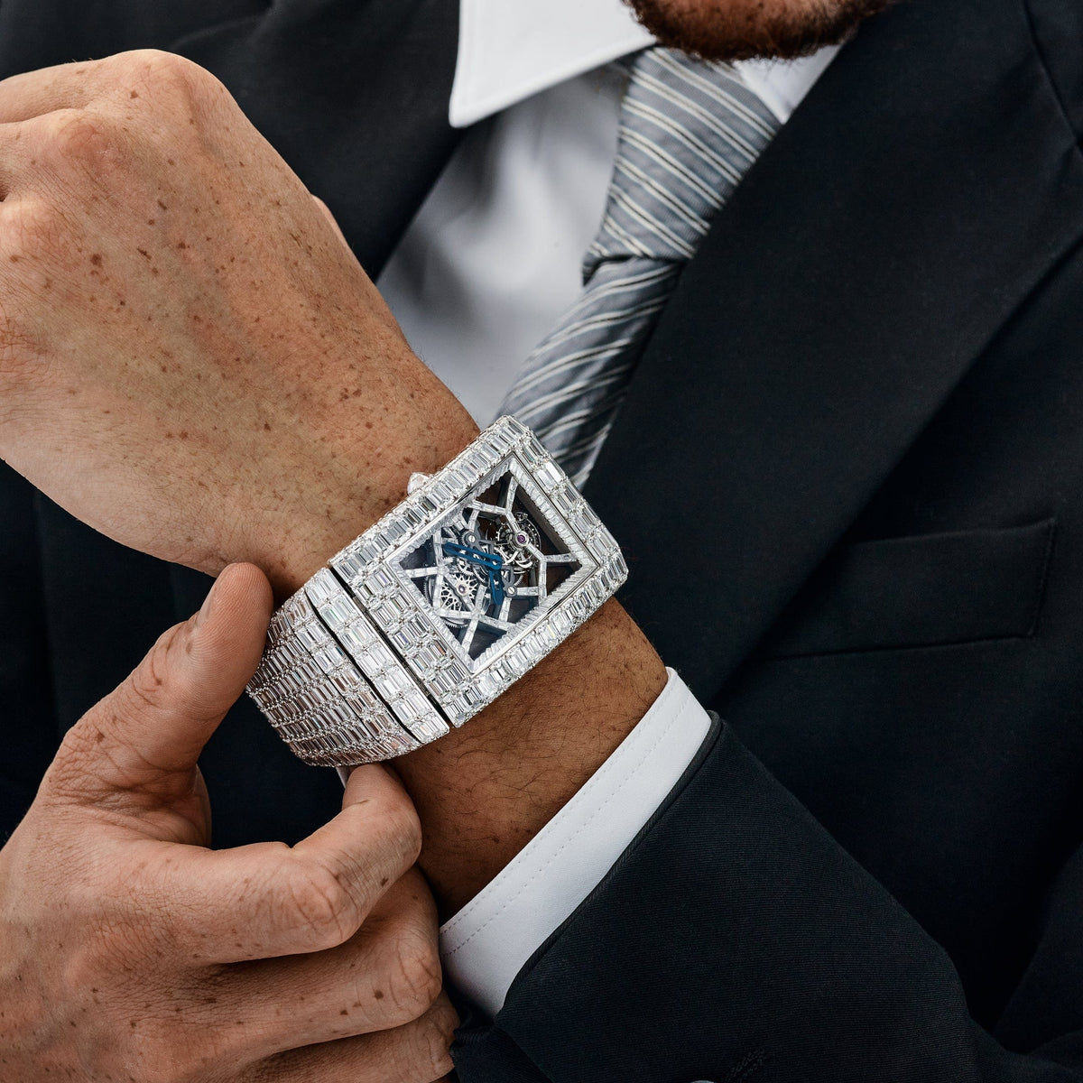 Jacob & Co. Billionaire III BL115.30.BD.AA.A30BD Tourbillon Weißgold Diamantbesatz Limitierte Auflage von 18